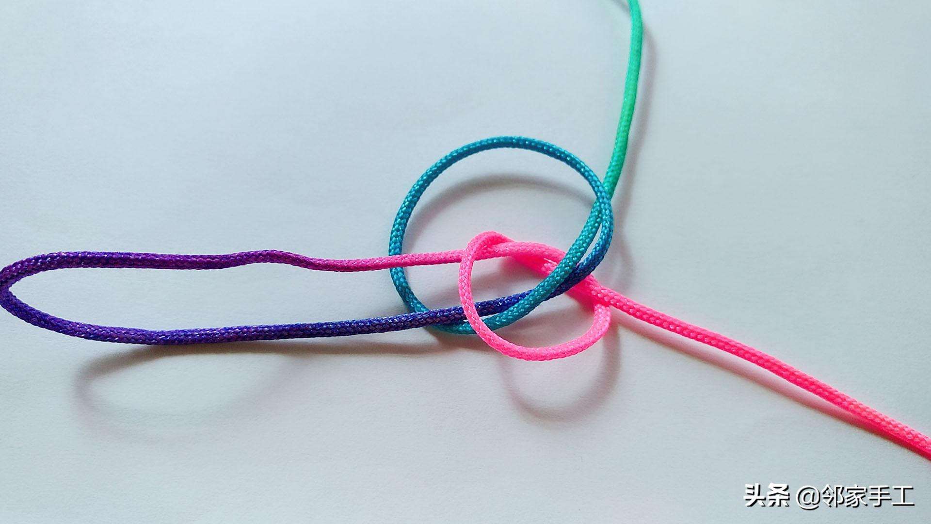 【编绳教程】适合新手学习的基础绳结3 雀头结的编法 常见于手链扣眼_哔哩哔哩_bilibili