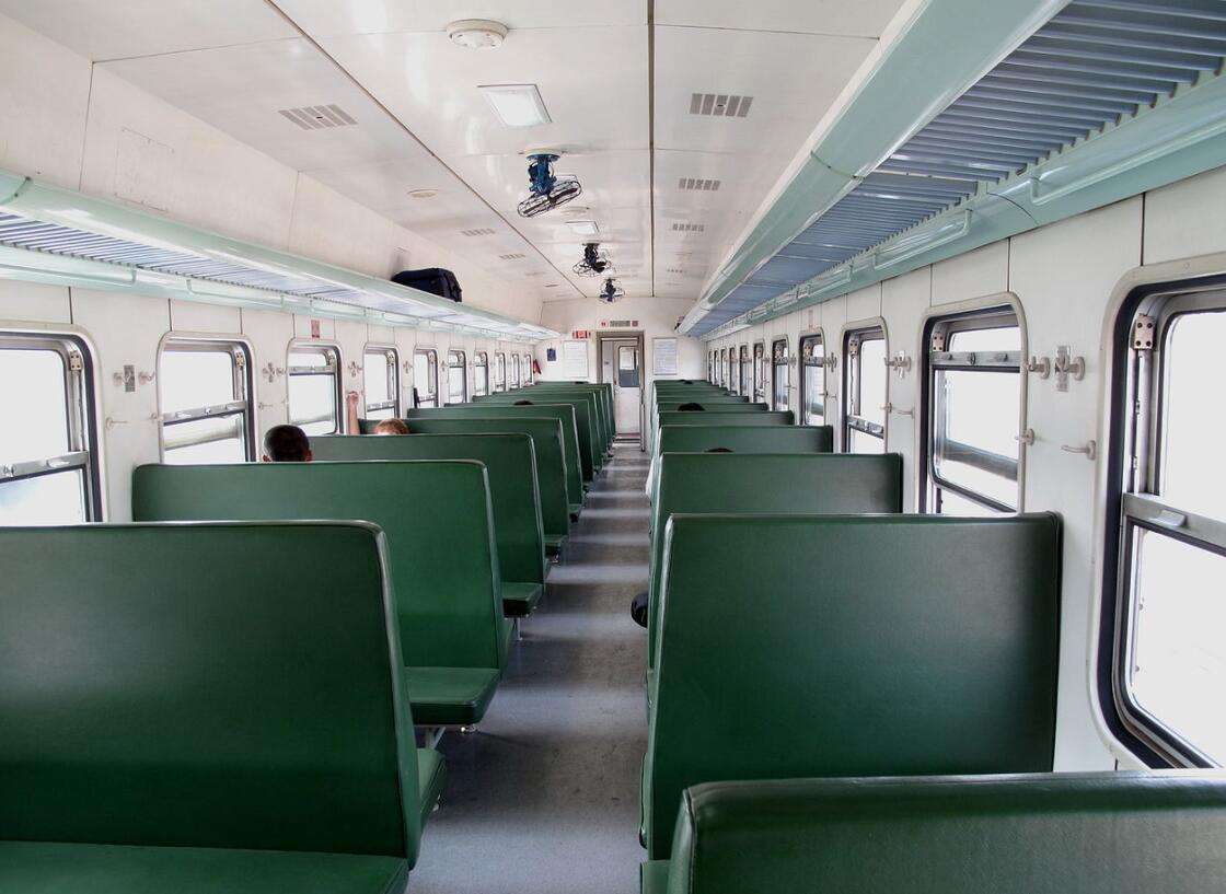火车座位场景图片